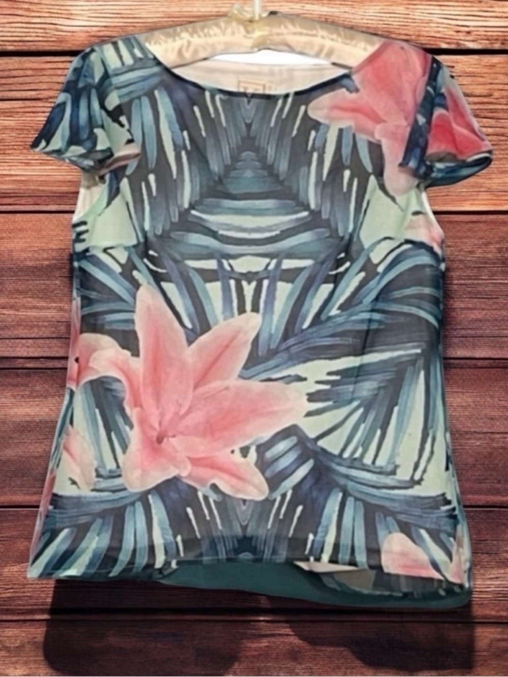 HAWAIIAN PRINT SPLIT BACK BLOUSE BY K SIZE SMALL
